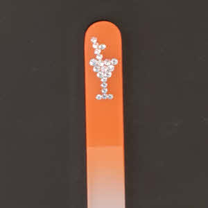 Nagelvijl met Swarovski Cocktailglas op een oranje achtergrond